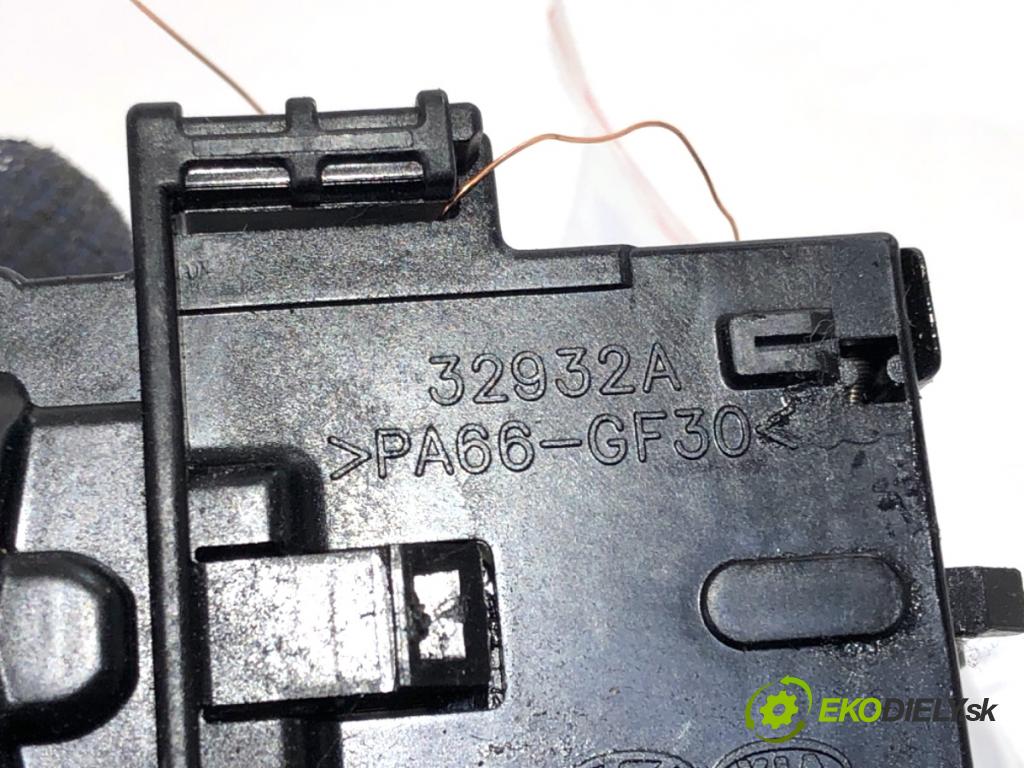 HYUNDAI GETZ liftback 2007 49 kW 1.1 1086 Prepínač smeroviek 32932A (Prepínacie páčky pod volantom)