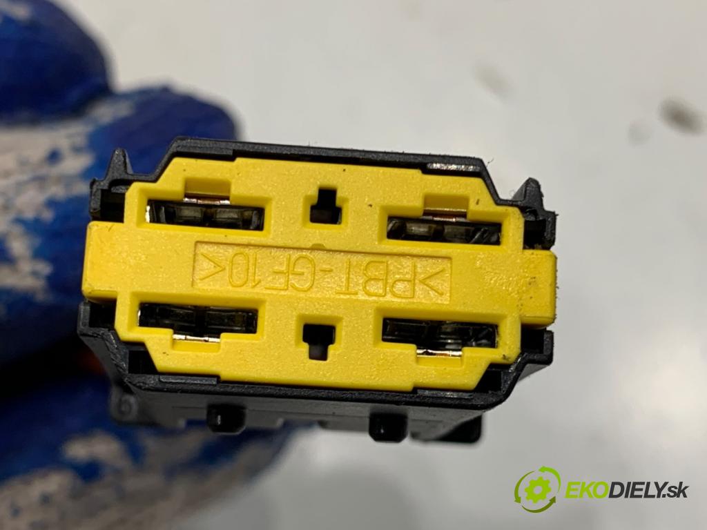 DACIA SANDERO liftback 2008 64 kW 1.6 (BS0R, BS0D, BS0B, BS0F, BS0H) 1598 spinačka  (Spínacia skrinka)