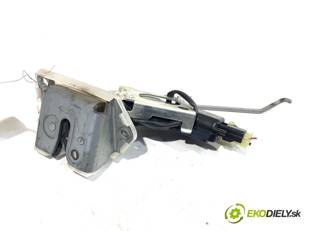 SUZUKI SPLASH liftback 2010 63 kW 1.2 (A5B 412) 1242 zámok dveří zadní část 