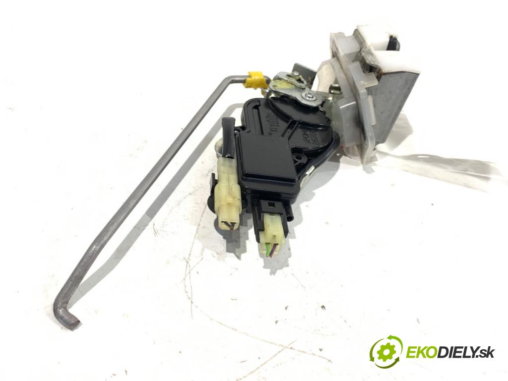 SUZUKI SPLASH liftback 2010 63 kW 1.2 (A5B 412) 1242 zámok dveří zadní část