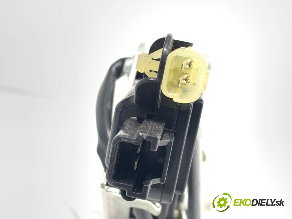 SUZUKI SPLASH liftback 2010 63 kW 1.2 (A5B 412) 1242 zámok dveří zadní část