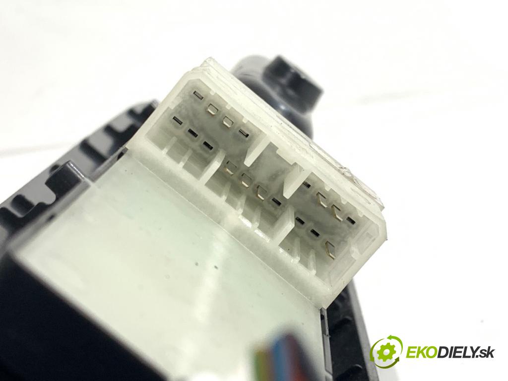 SUZUKI SPLASH liftback 2010 63 kW 1.2 (A5B 412) 1242 Prepínač okien 83722-51K70 (Prepínacie páčky pod volantom)