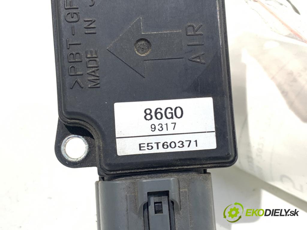 SUZUKI SPLASH liftback 2010 63 kW 1.2 (A5B 412) 1242 Váha vzduchu E5T60371 (Váha vzduchu)