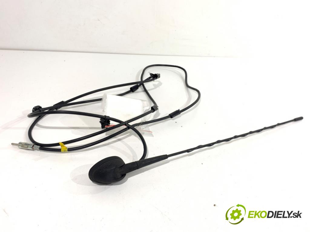 SUZUKI SPLASH liftback 2010 63 kW 1.2 (A5B 412) 1242 ANTENA 