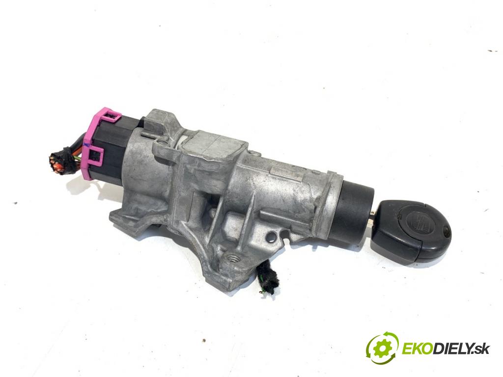 SEAT IBIZA III liftback 2008 63 kW 1.4 16V 1390 spinačka 4B0905851C (Spínacia skrinka)