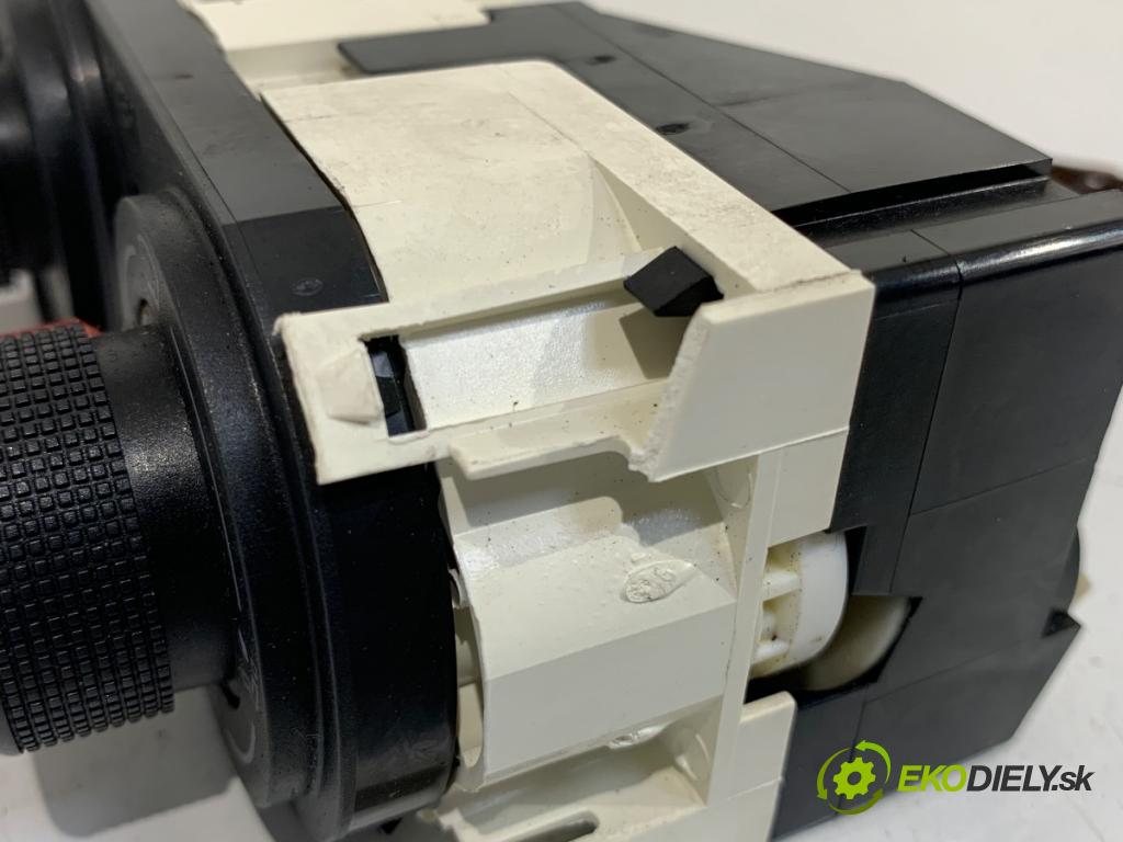 SEAT IBIZA III liftback 2008 63 kW 1.4 16V 1390 Panel ovládania kúrenia 6L0820045C (Prepínacie páčky pod volantom)