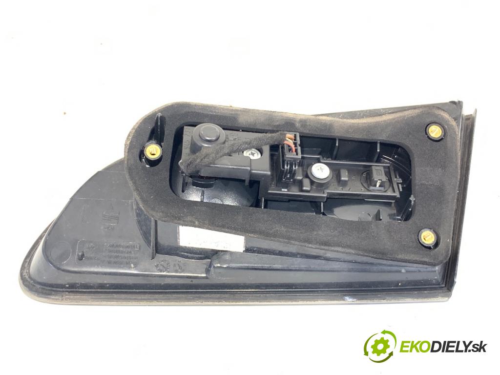SEAT IBIZA III liftback 2008 63 kW 1.4 16V 1390 světlo zadní část levá strana vnitřní  (Klika dveří ostatní)