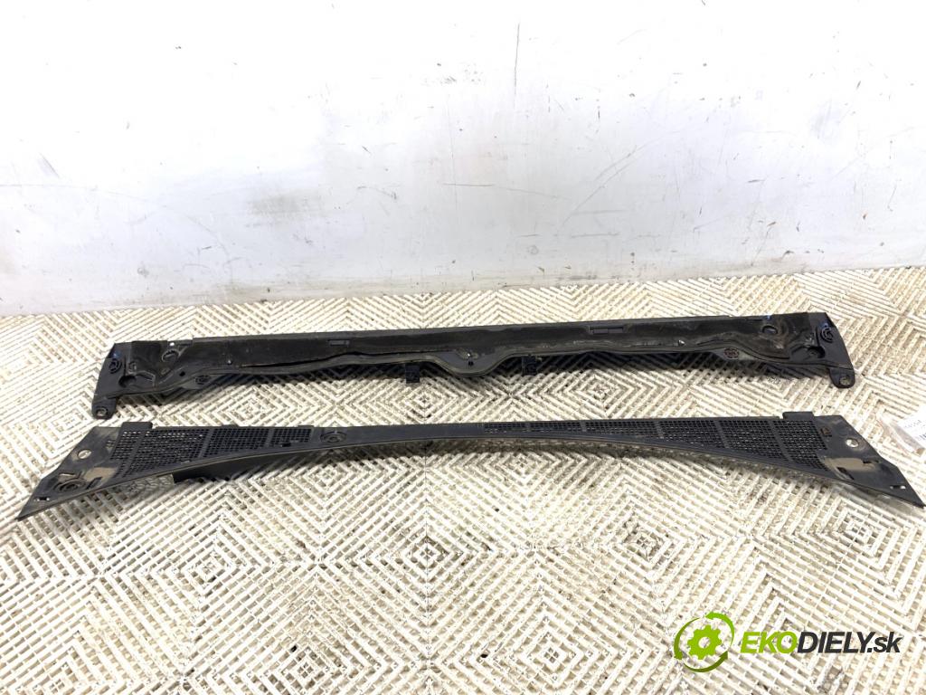 RENAULT MEGANE IV liftback 2016 151 kW 1.6 TCe 205 (B9MV) 1618 Torpédo, plast pod čelné okno 668115544R (Torpédo (plast pod čelným sklom))