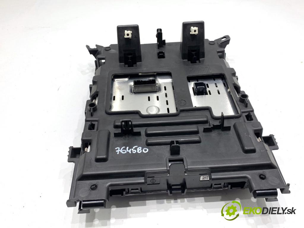 RENAULT MEGANE IV liftback 2016 151 kW 1.6 TCe 205 (B9MV) 1618 Displej 681833236R (Přístrojová deska)