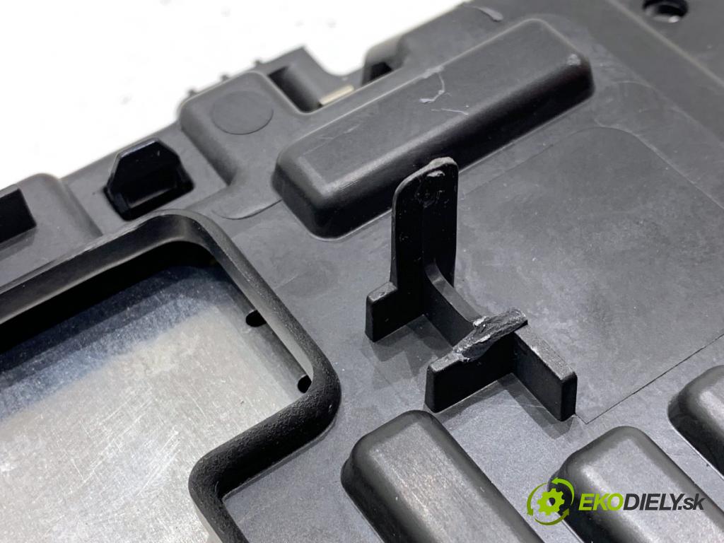 RENAULT MEGANE IV liftback 2016 151 kW 1.6 TCe 205 (B9MV) 1618 Displej 681833236R (Přístrojová deska)