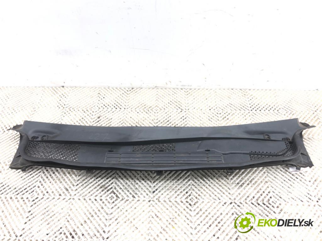 MERCEDES-BENZ W245 liftback 2006 80 kW B 180 CDI (245.207) 1991 Torpédo, plast pod čelné okno A1698300013 (Torpédo (plast pod čelným sklom))