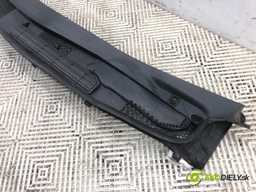 MERCEDES-BENZ W245 liftback 2006 80 kW B 180 CDI (245.207) 1991 Torpédo, plast pod čelné okno A1698300013 (Torpédo (plast pod čelným sklom))