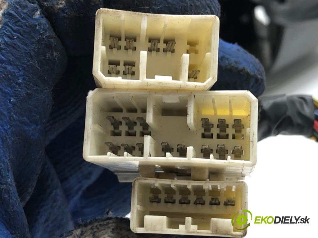 SSANGYONG CHAIRMAN sedan 2000 165 kW 3.2 3199 Prepínač kombinovaný  (Prepínacie páčky pod volantom)