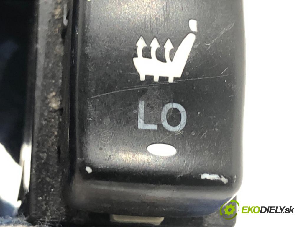 SSANGYONG CHAIRMAN sedan 2000 165 kW 3.2 3199 Prepínač ohrievania, vyhrievania sedačky  (Prepínacie páčky pod volantom)