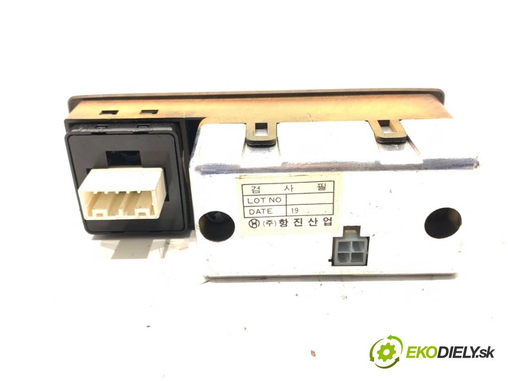 SSANGYONG CHAIRMAN sedan 2000 165 kW 3.2 3199 Displej  (Prístrojová doska)