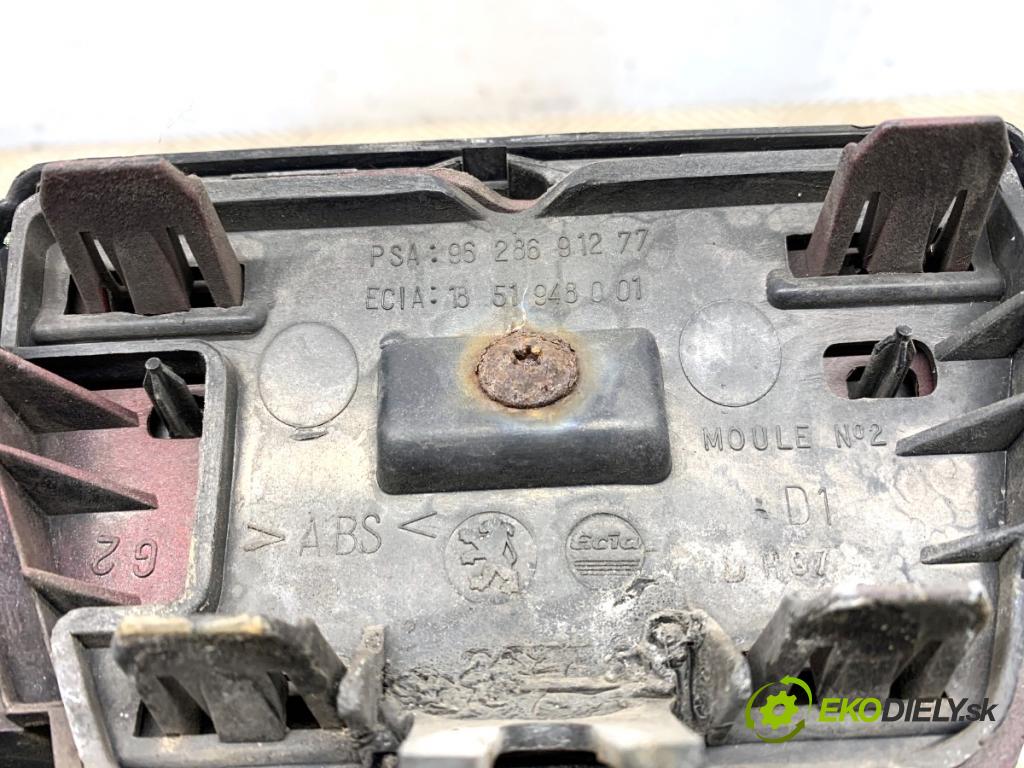 PEUGEOT 206 liftback 2006 80 kW 1.6 16V 1587 mřížka maska 9628691277 (Přední mřížka (maska chladiče))