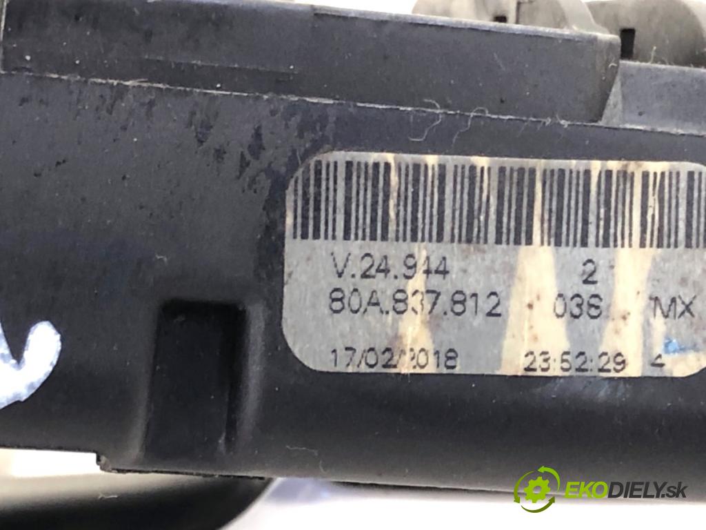 AUDI Q5 FY SUV 2018 140 kW 40 TDI quattro 1968 klika vnejší pravý zadní část 80A837812