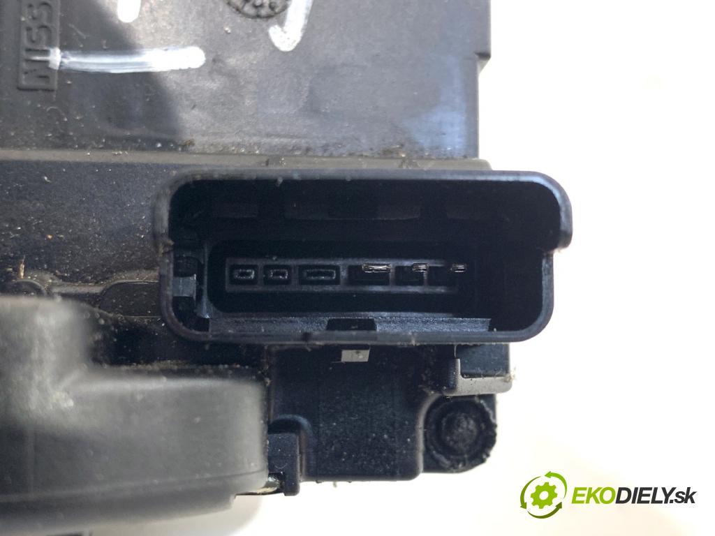 NISSAN QASHQAI J10 SUV 2009 84 kW 1.6 1598 zámok dveře levý zadní část