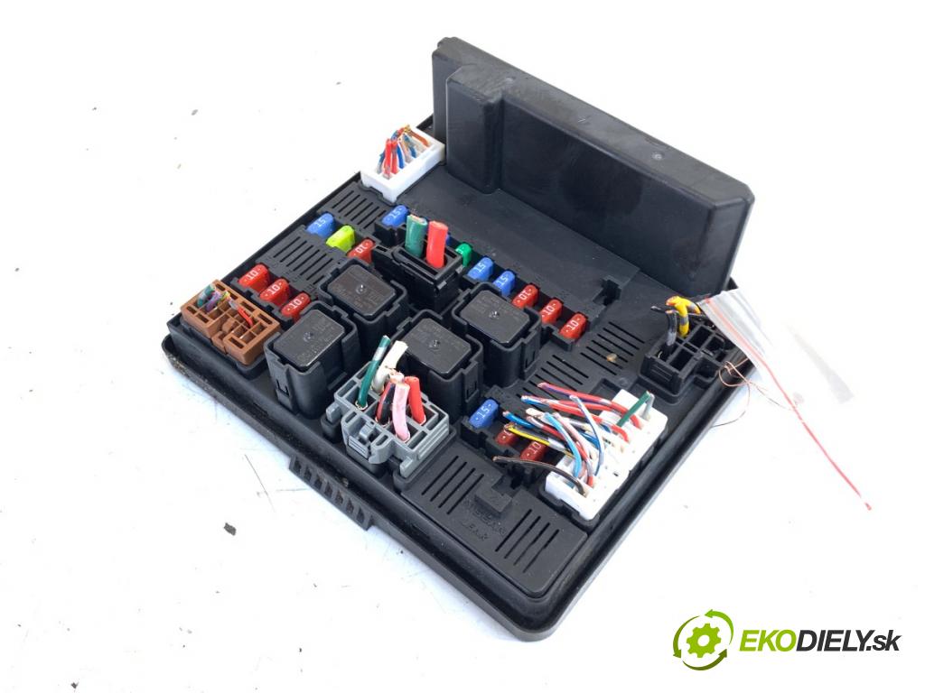 NISSAN QASHQAI J10 SUV 2009 84 kW 1.6 1598 modul BSI 284B7JD01B (Pojistková skříňka)