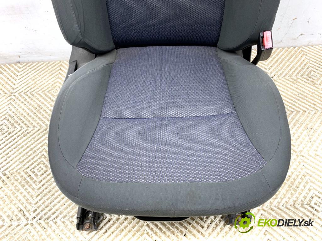 NISSAN QASHQAI J10 SUV 2009 84 kW 1.6 1598 sedadlo pravý přední část