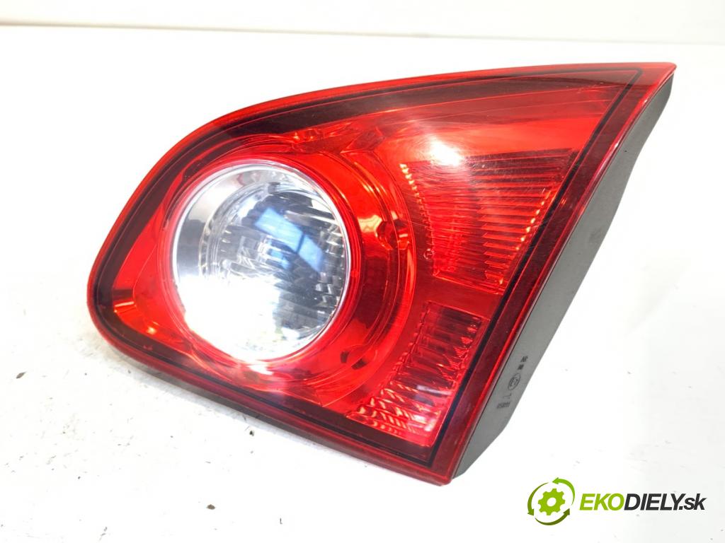 NISSAN QASHQAI J10 SUV 2009 84 kW 1.6 1598 světlo zadní část pravá vnitřní  (Klika dveří ostatní)