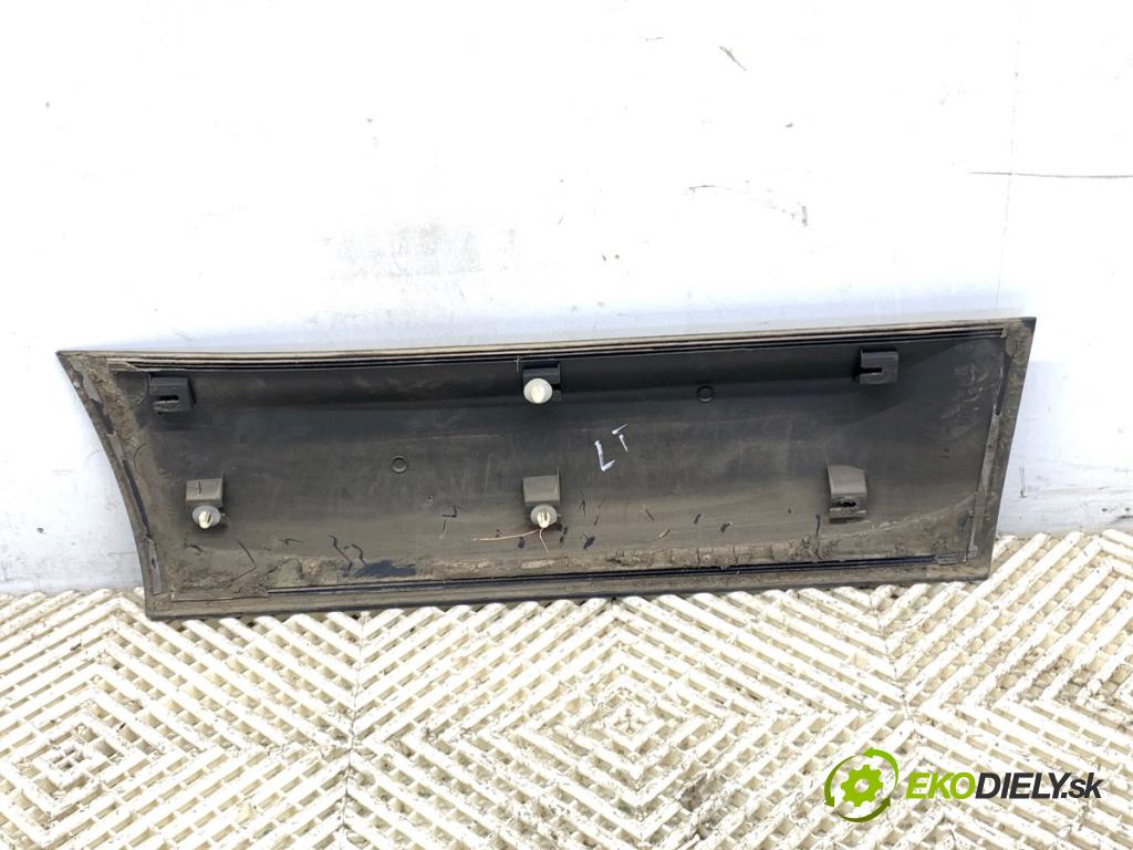 NISSAN QASHQAI J10 SUV 2009 84 kW 1.6 1598 lišta dveře levý zadní část 82871JD01D