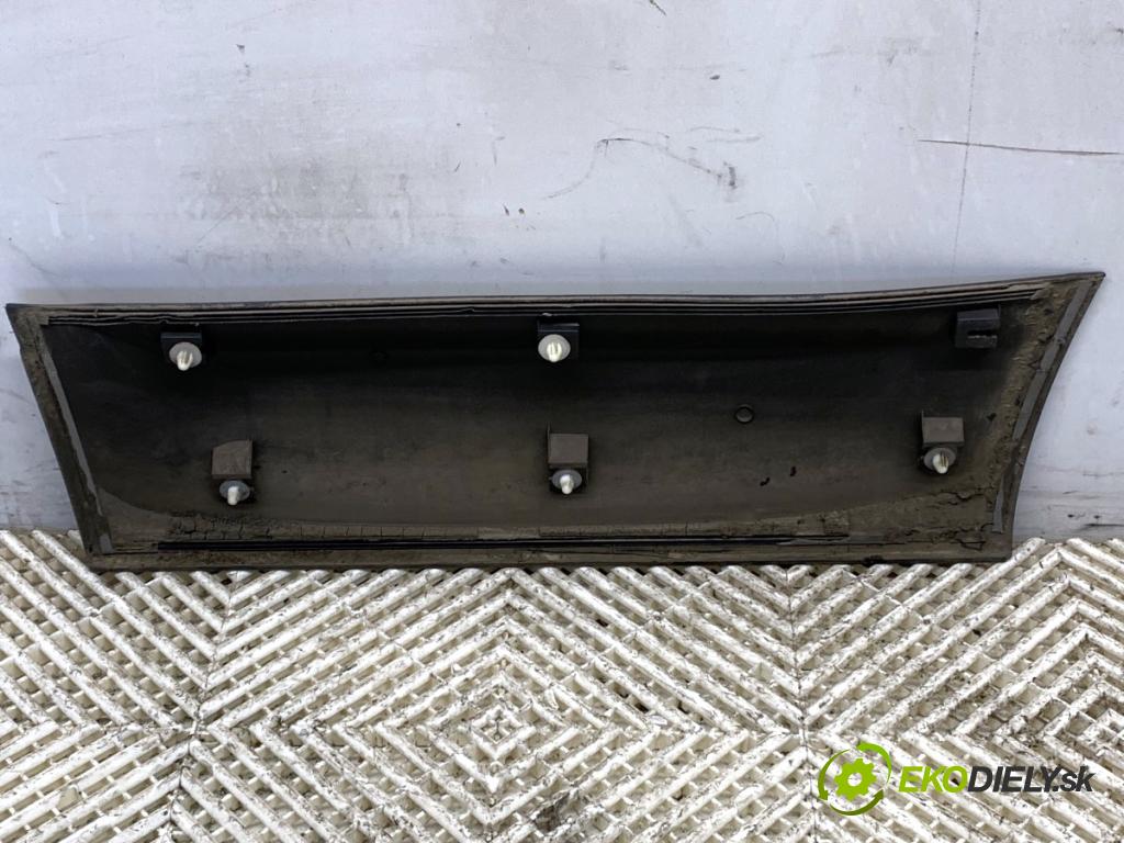 NISSAN QASHQAI J10 SUV 2009 84 kW 1.6 1598 lišta dveře pravý zadní část