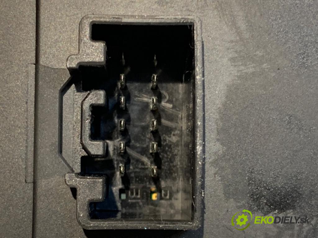 MAZDA 6 GH liftback 2008 108 kW 2.0 MZR (GHEFS) 1999 Prepínač okien GS1D684L6 (Prepínacie páčky pod volantom)