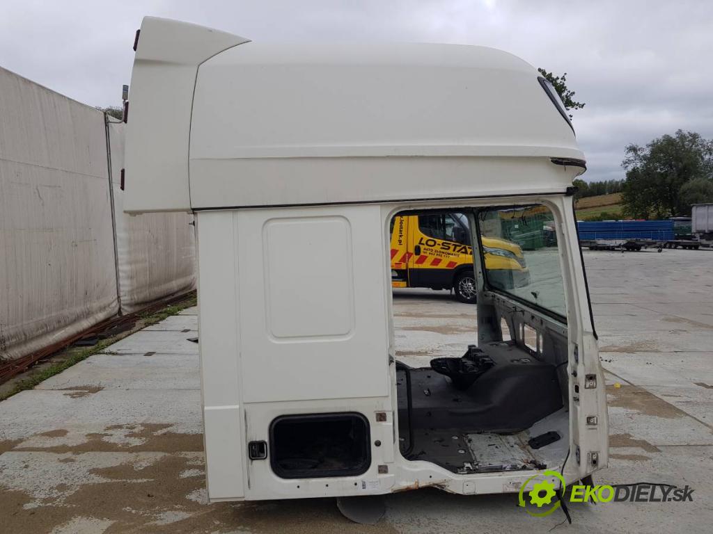 DAF XF Platforma / podwozie 2016 340 kW FA 460 340 kW [462 KM] olej napędowy 2012 - 2022 12900 kabína ČTVRŤÁK: ľavá strana pravá strecha