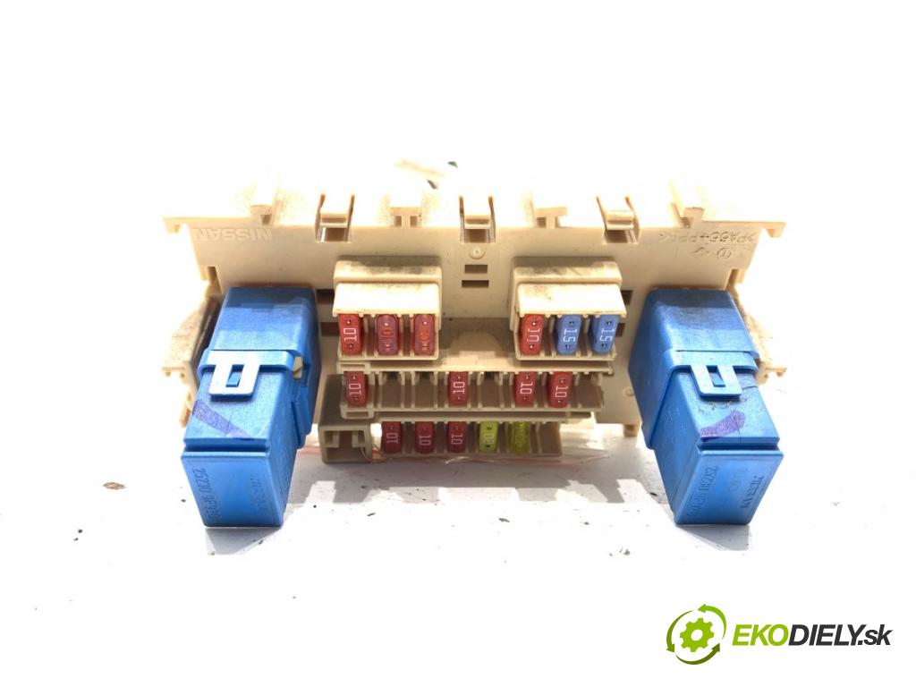 NISSAN QASHQAI J10 SUV 2007 78 kW 1.5 dCi 1461 skříňka poistková  (Pojistková skříňka)