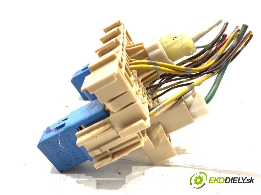 NISSAN QASHQAI J10 SUV 2007 78 kW 1.5 dCi 1461 skříňka poistková  (Pojistková skříňka)