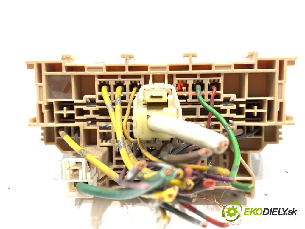 NISSAN QASHQAI J10 SUV 2007 78 kW 1.5 dCi 1461 skříňka poistková  (Pojistková skříňka)