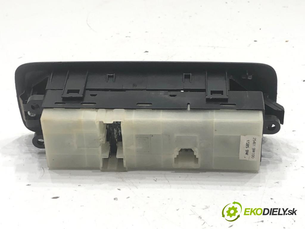 NISSAN QASHQAI J10 SUV 2007 78 kW 1.5 dCi 1461 Prepínač okien 254019W100 (Prepínacie páčky pod volantom)