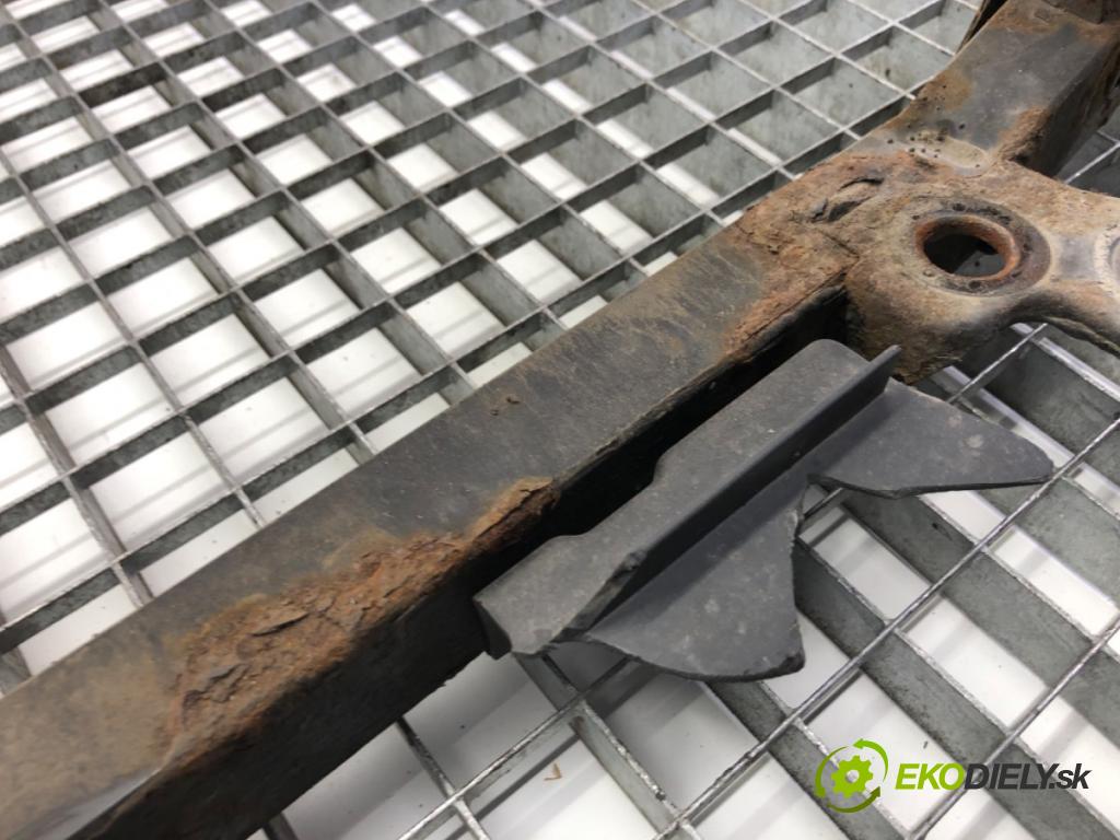 NISSAN QASHQAI J10 SUV 2007 78 kW 1.5 dCi 1461 držák přední část  (Přední výztuha)