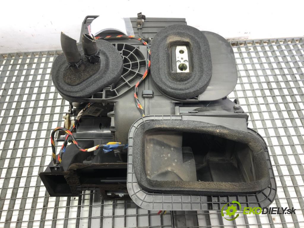 NISSAN QASHQAI J10 SUV 2007 78 kW 1.5 dCi 1461 topné těleso radiátor topení komplet KOMBAJN  (Radiátor topení)
