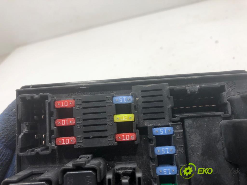 NISSAN QASHQAI J10 SUV 2007 78 kW 1.5 dCi 1461 modul BSI 284B7-JD00B (Pojistková skříňka)