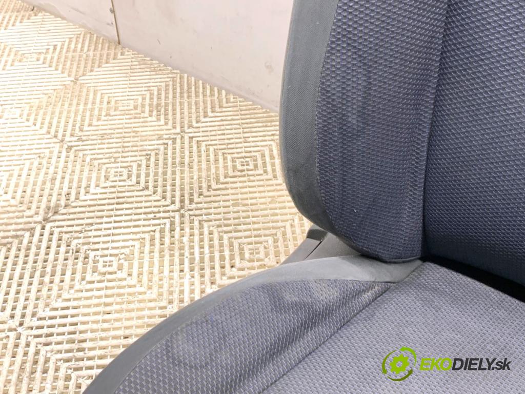 NISSAN QASHQAI J10 SUV 2007 78 kW 1.5 dCi 1461 sedadlo pravý přední část