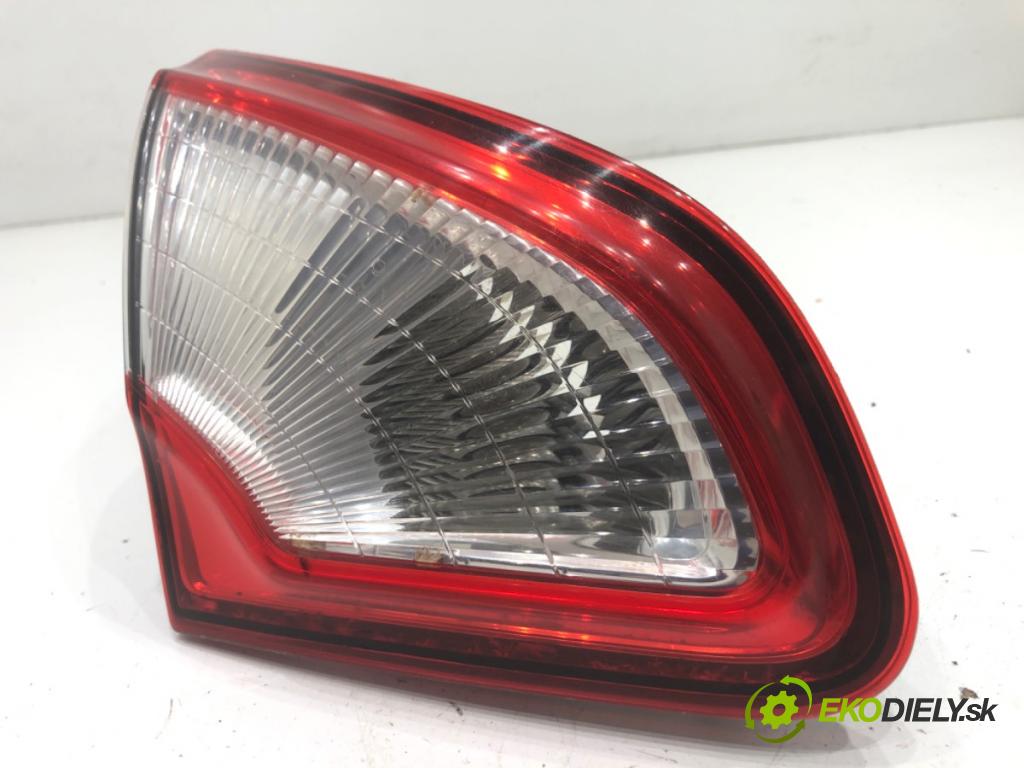 NISSAN QASHQAI J10 SUV 2007 78 kW 1.5 dCi 1461 světlo zadní část levá strana vnitřní  (Klika dveří ostatní)