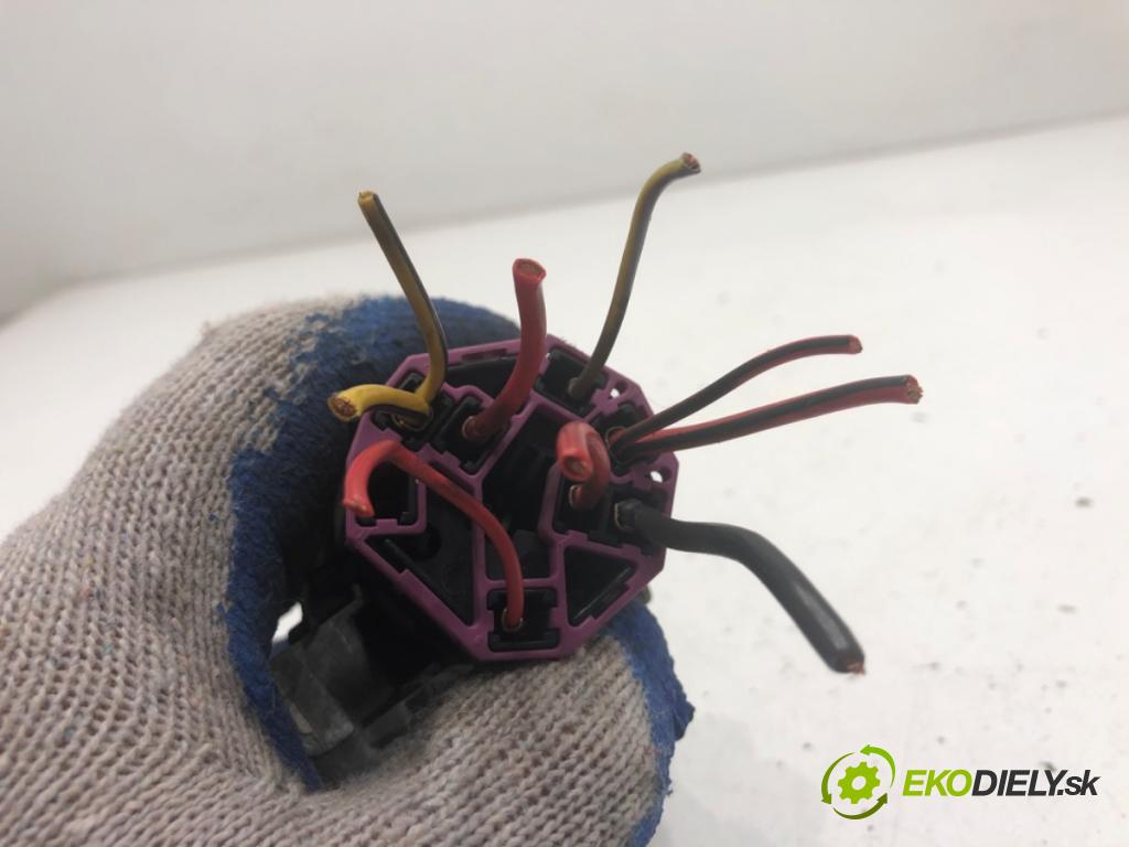 VW PASSAT B5 FL sedan 2000 74 kW 1.9 TDI 1896 spinačka 4B0905851A (Spínacia skrinka)