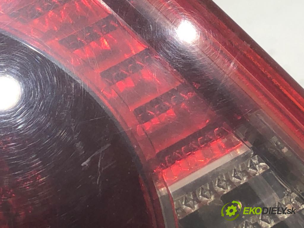 VW PASSAT B5 FL sedan 2000 74 kW 1.9 TDI 1896 světlo levý zadní část