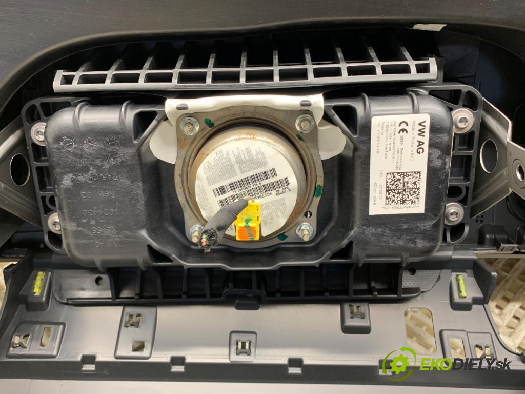 SKODA RAPID liftback 2018 85 kW 1.6 TDI 1598 palubní doska POLŠTÁŘ: spolujezdce