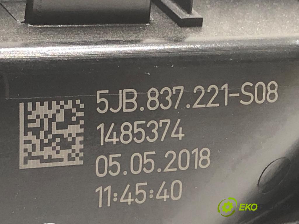 SKODA RAPID liftback 2018 85 kW 1.6 TDI 1598 klika vnitřní levý přední část 5JB837221