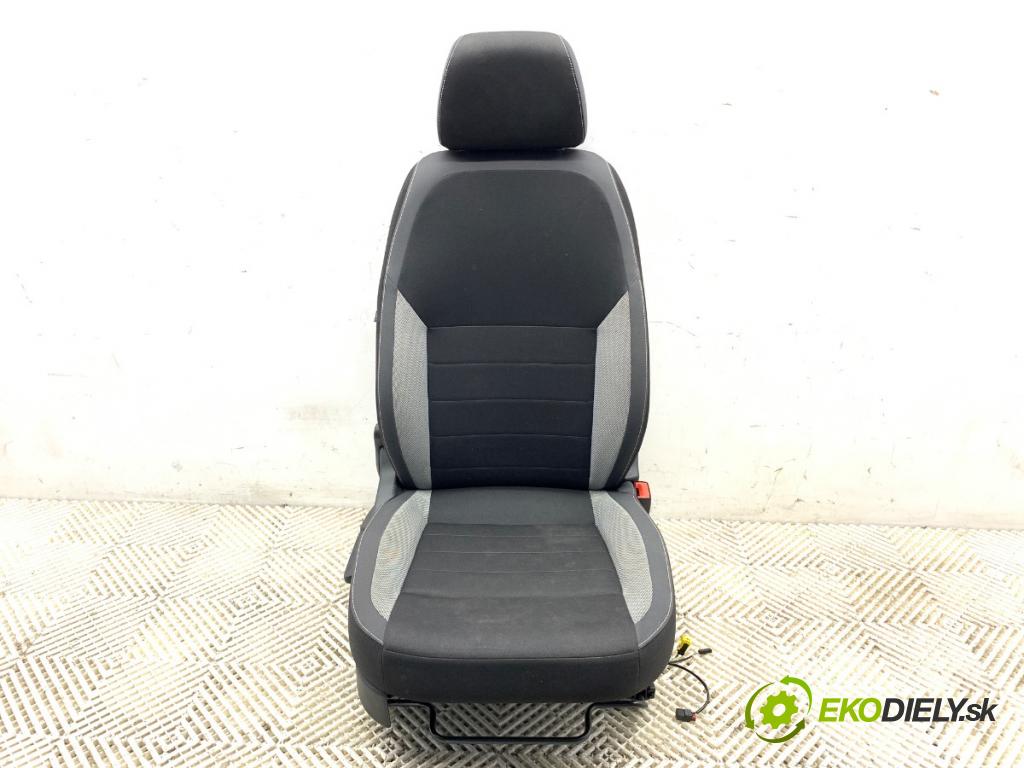 SKODA RAPID liftback 2018 85 kW 1.6 TDI 1598 sedadlo pravý přední část 