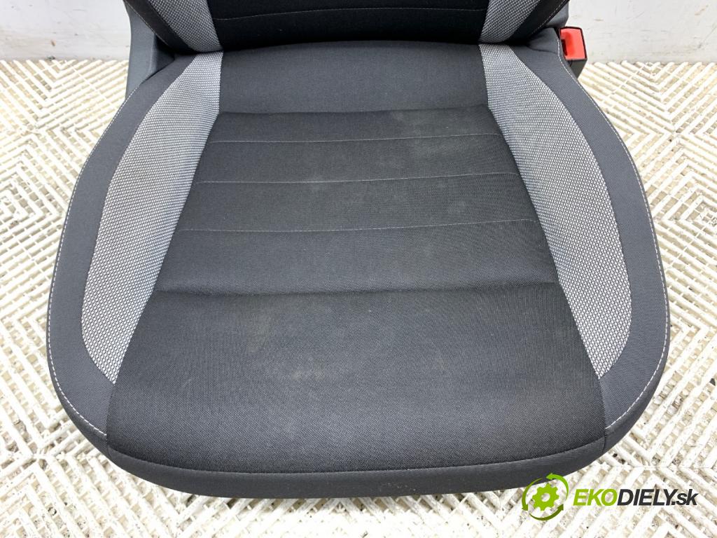 SKODA RAPID liftback 2018 85 kW 1.6 TDI 1598 sedadlo pravý přední část