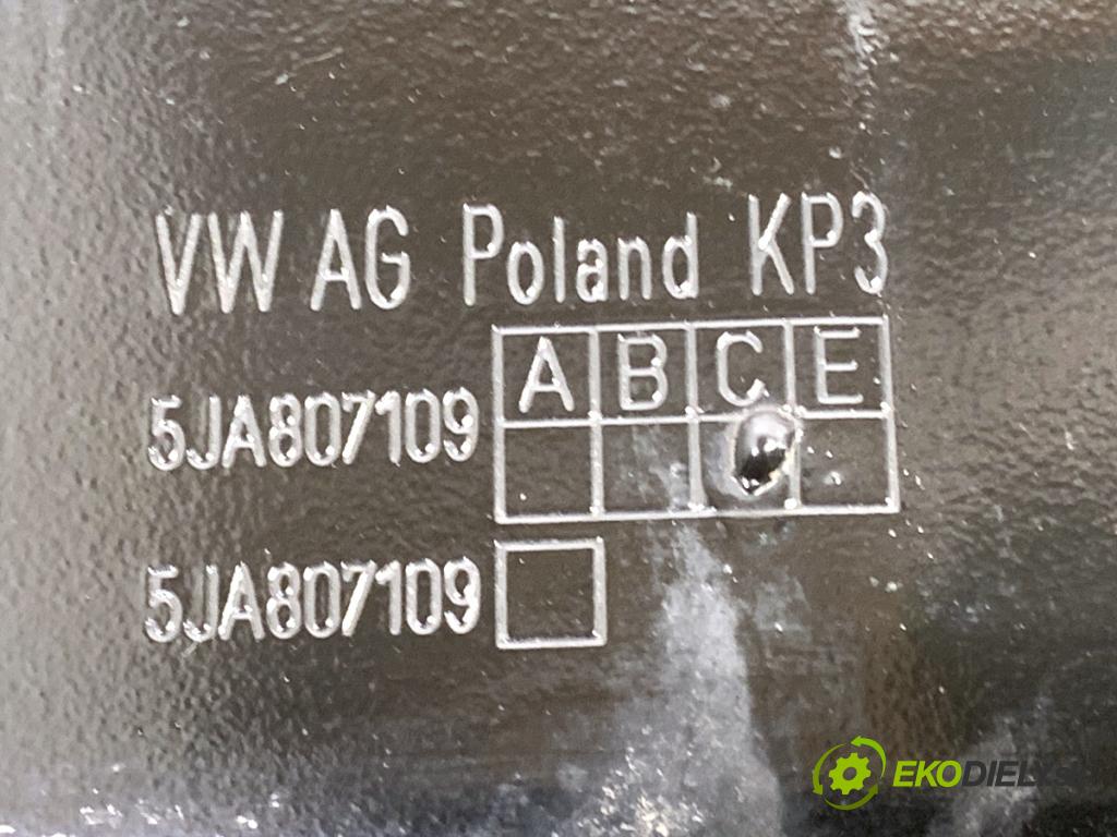 SKODA RAPID liftback 2018 85 kW 1.6 TDI 1598 výztuha nárazníka přední část 5JA807109C (Přední výztuha)