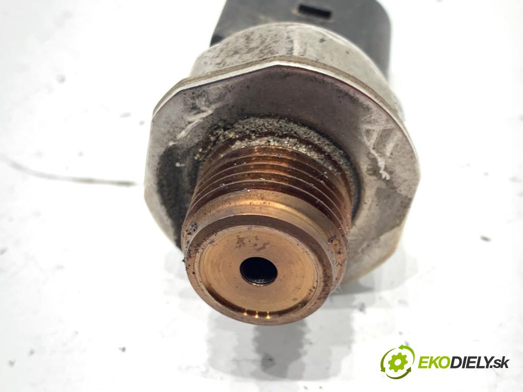 SKODA RAPID liftback 2018 85 kW 1.6 TDI 1598 Snímač tlaku paliva 04L906054 (Snímač)