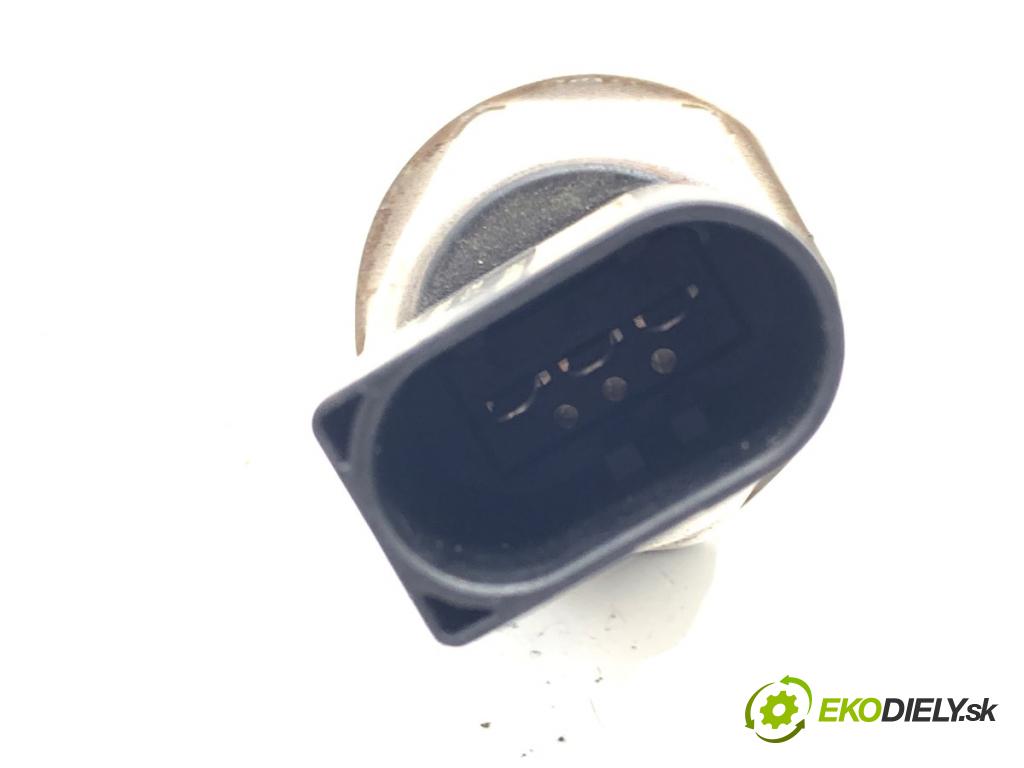 SKODA RAPID liftback 2018 85 kW 1.6 TDI 1598 Snímač tlaku paliva 04L906054 (Snímač)