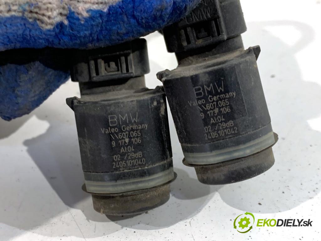 BMW F10 sedan 2010 120 kW 520 d 1995 káblovačka PDC zadní část 9173106