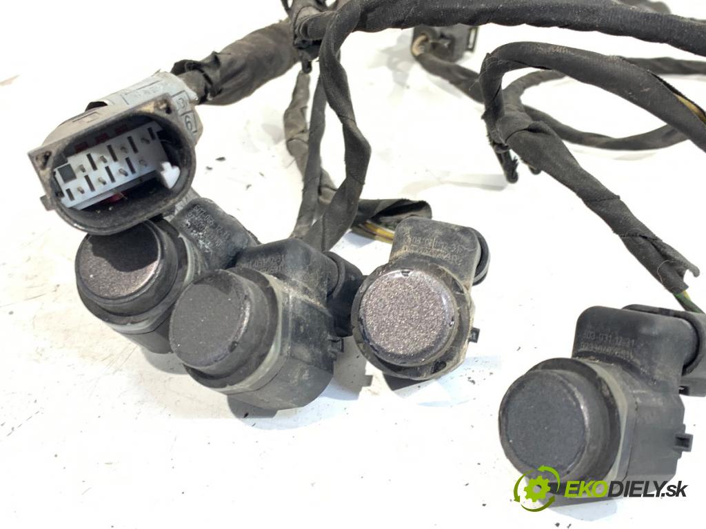 BMW F10 sedan 2010 120 kW 520 d 1995 káblovačka PDC přední část 9241694