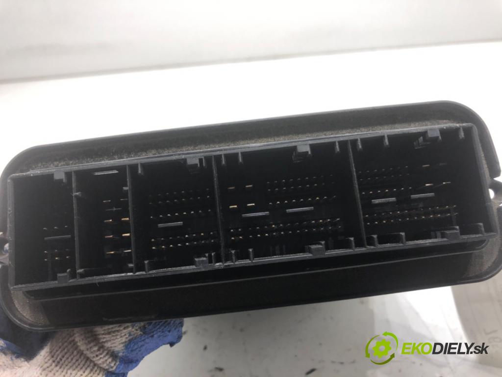 BMW F10 sedan 2010 120 kW 520 d 1995 riadiaca jednotka Motor 8510137 (Riadiaca jednotka)